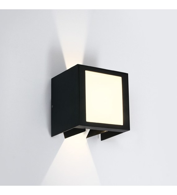 67440A/AN/W zewnętrzny kinkiet z regulowaną wiązką